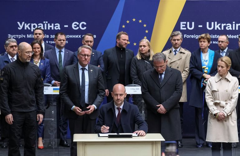 EU ministers back Ukrainian tribunal to try Russian officials