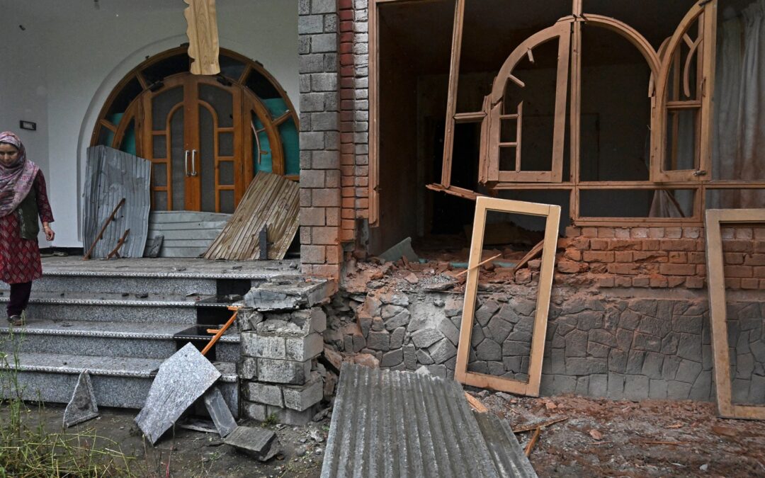 Night of intense bombardment sends people fleeing in Kashmir