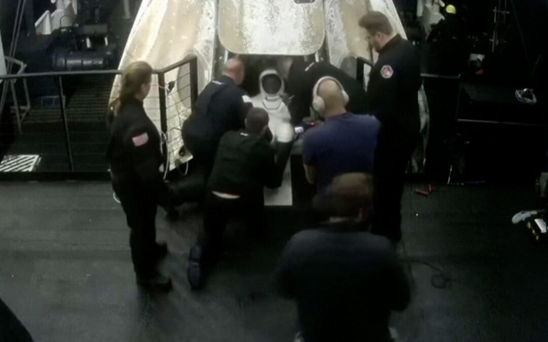 Video: SpaceX capsule returns to earth after 20-day mission