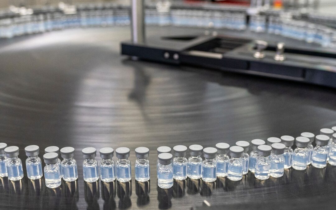 Who can get updated COVID-19 vaccines in the US now?
