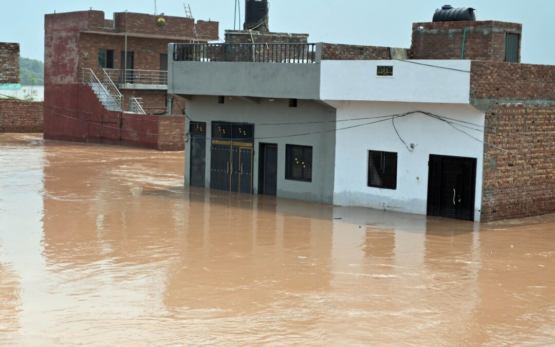 Half a million people stranded by heavy flooding evacuated in Pakistan