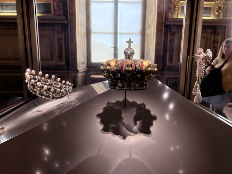 Where might the stolen Louvre jewels end up; will the robbers be caught?