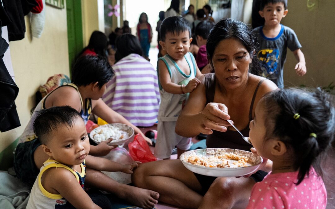 As Super Typhoon Fung-wong nears, Philippines on edge