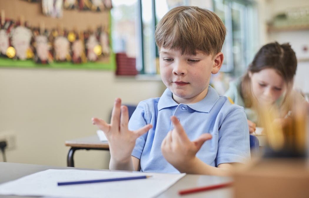 A new study shows little kids who count on their fingers do better at maths