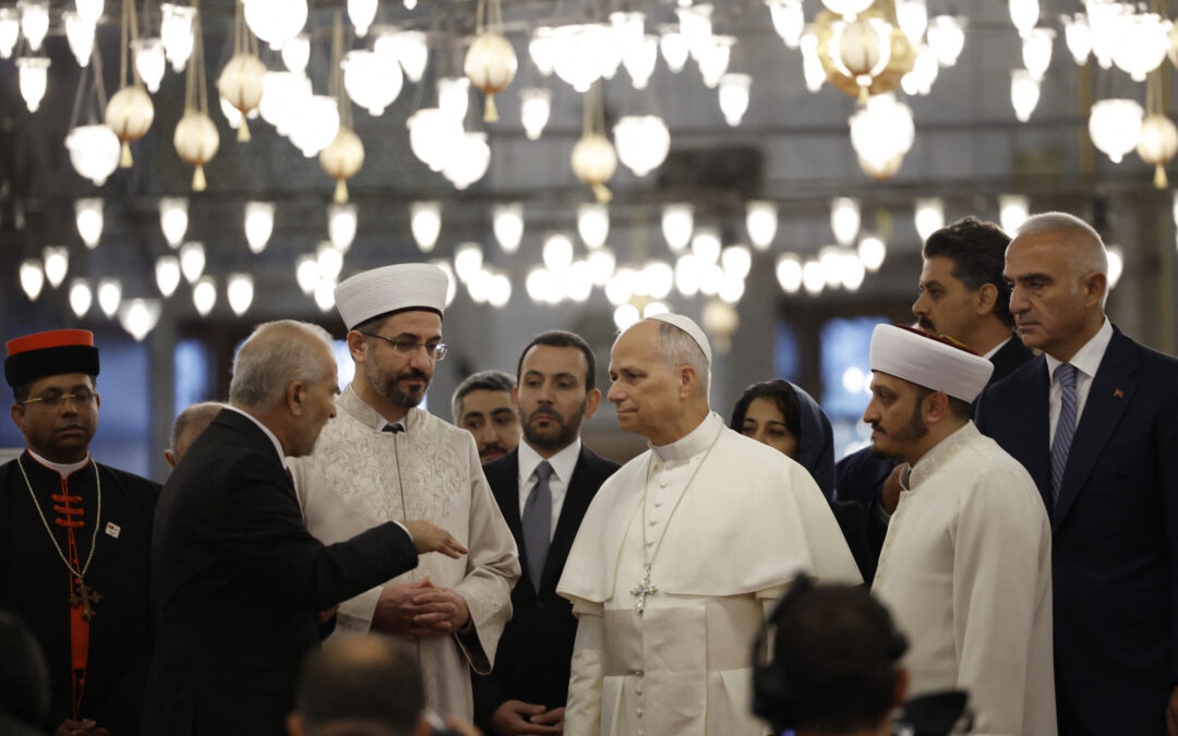 Pope Leo tours Istanbul’s Blue Mosque during Turkiye trip