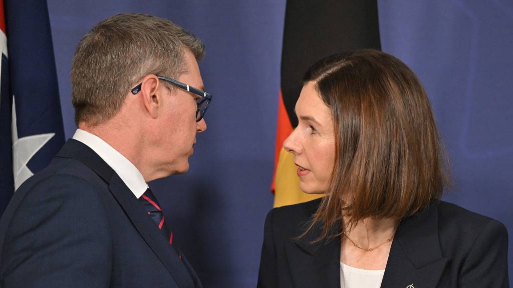 Defence major projects a now median two years late