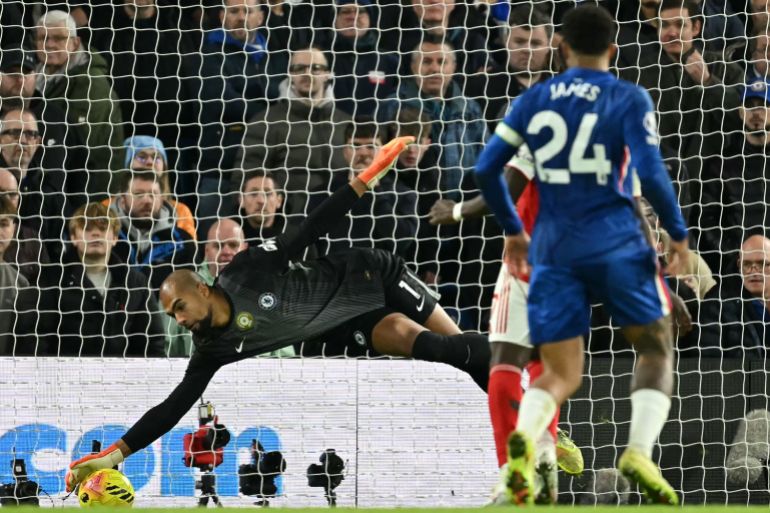 Merino strikes to earn Arsenal bruising 1-1 draw against 10-man Chelsea