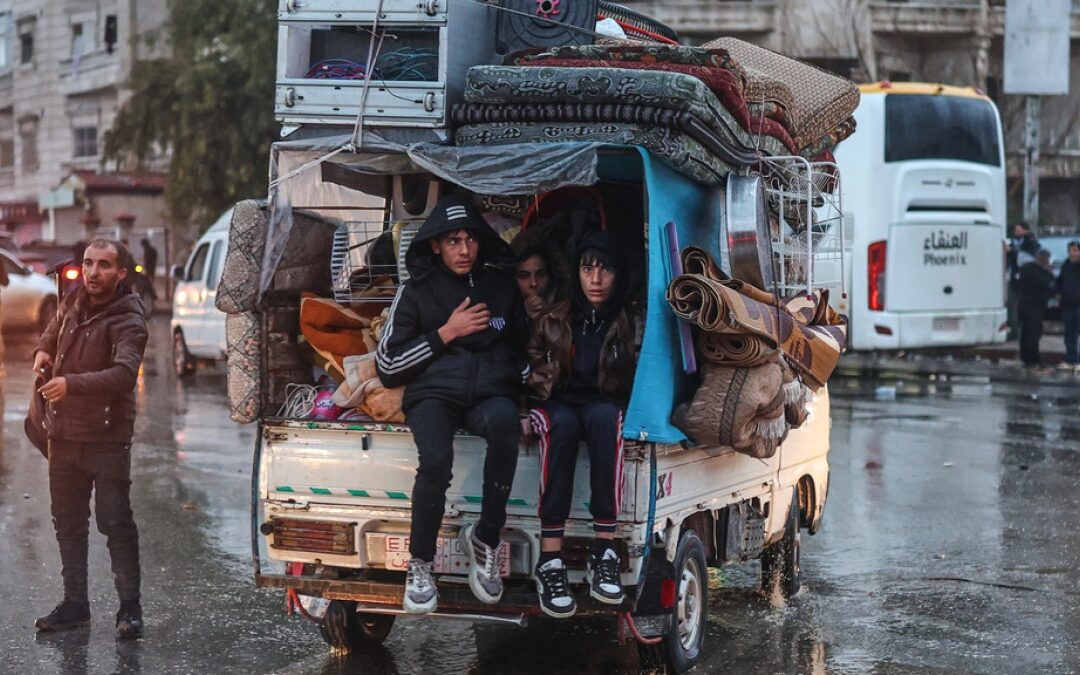 Syrian army renews Aleppo strikes as Kurdish fighters refuse to budge