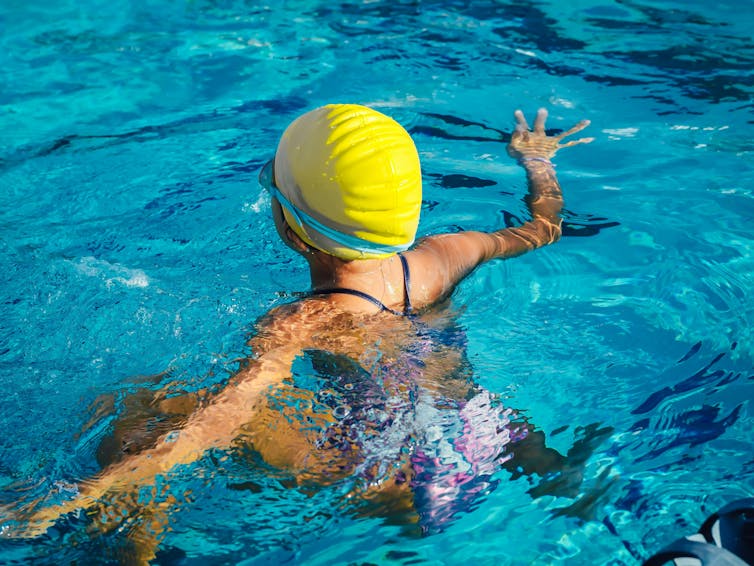 Do I have to rinse out my swimsuit after the pool? A textile scientist has the answer