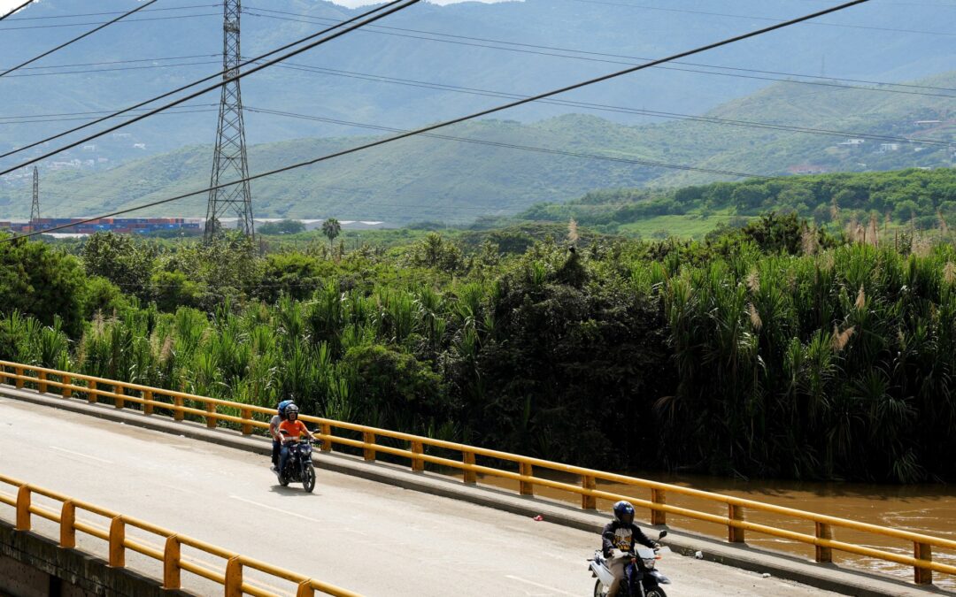 Ecuador hikes tariffs on Colombian imports to 50 percent starting March 1