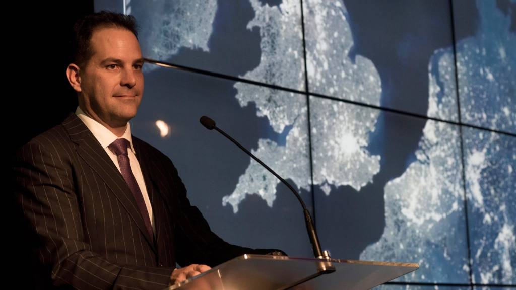 Bureau of Meteorology boss defends website contractors