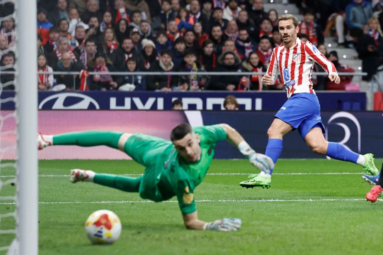 Atletico Madrid thrash Barcelona 4-0 to take charge of Copa del Rey semi