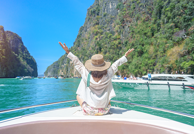 Experience authentic Thailand with Maeklong Railway Market and private tours