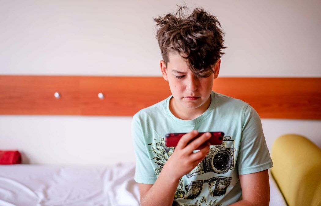 Our study shows younger siblings spend more time on screens than big sisters and brothers