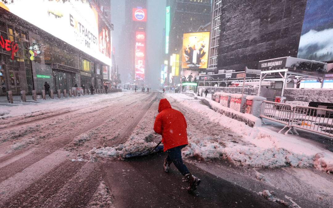 Winter storm hits US Northeast, shuts down New York City