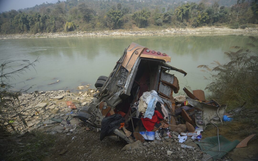 Bus crash in Nepal kills 19
