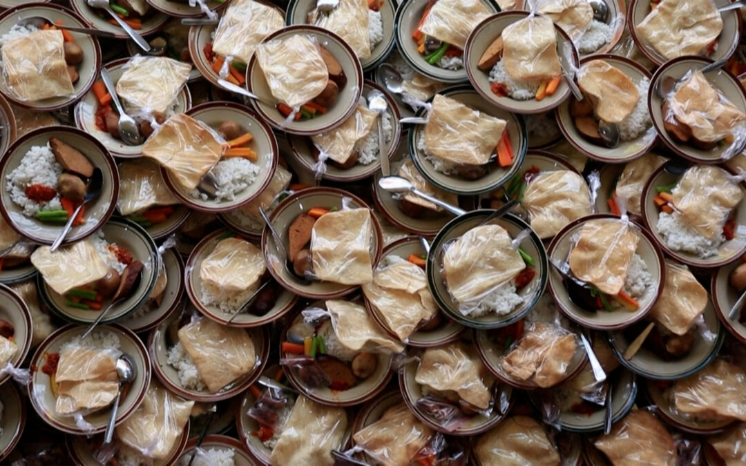 Indonesia mosque gives out 3,800 free meals every night of Ramadan