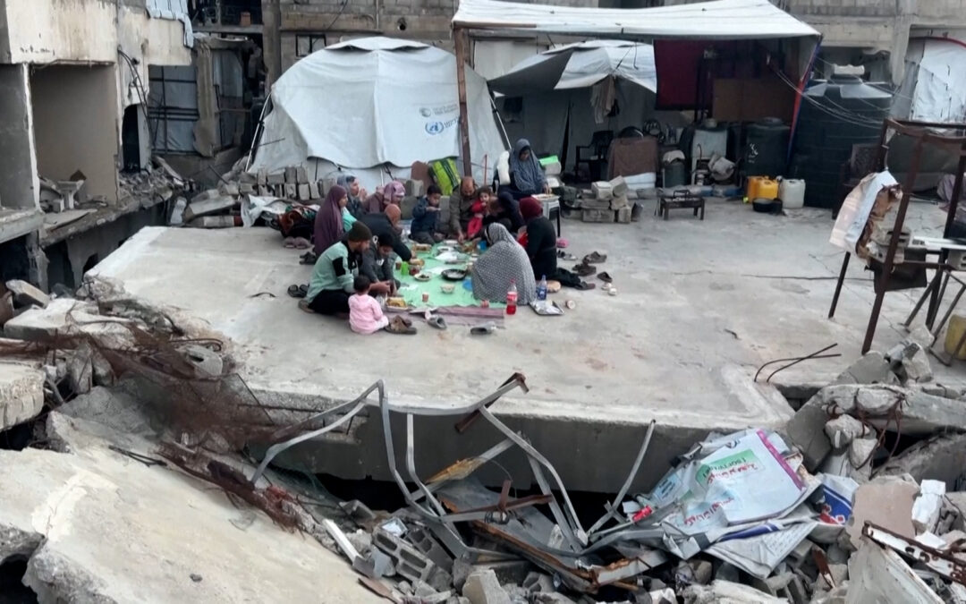 Video: Palestinians in Gaza overcome hardships to celebrate Ramadan