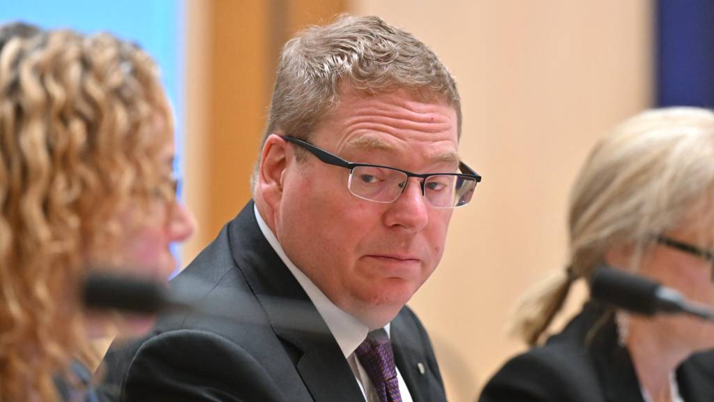 ANAO finds Health flying blind on $990m suicide-prevention investment