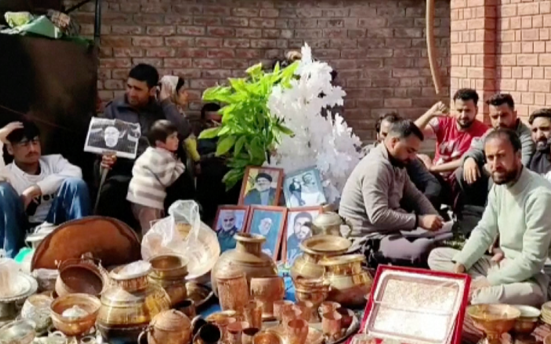 Kashmiris donate gold and cash to support Iran
