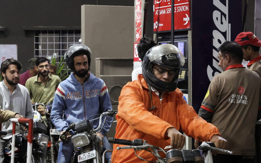 Panic at Pakistan fuel stations over Iran war