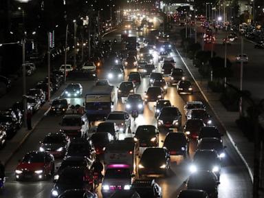 Egypt’s early closing order jolts Cairo’s night life as war-driven oil costs soar