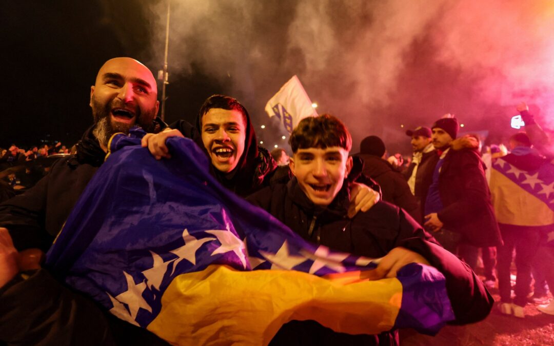 Bosnia fans celebrate as team qualifies for World Cup, knocking Italy out