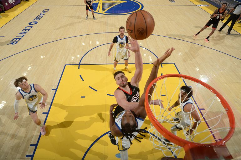 Steph Curry returns from injury with 29 points but Warriors lose to Rockets