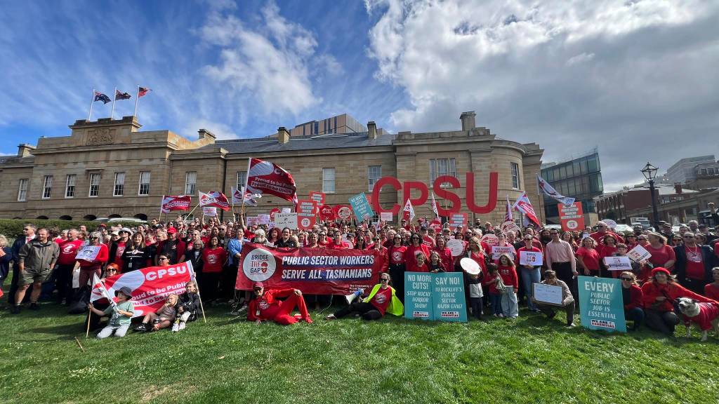 Tasmanian public servants reach pay deal with government