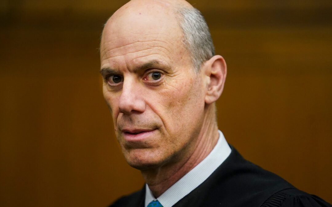 US appeals court blocks contempt case over Trump deportation flights