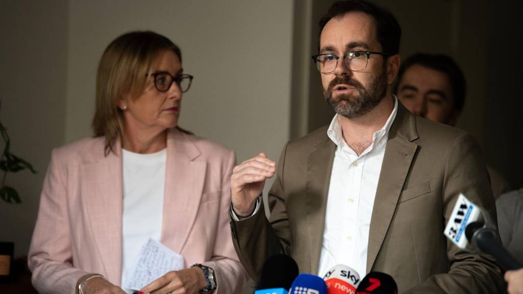 Rubbish-collection strikes rock Victorian government, councils