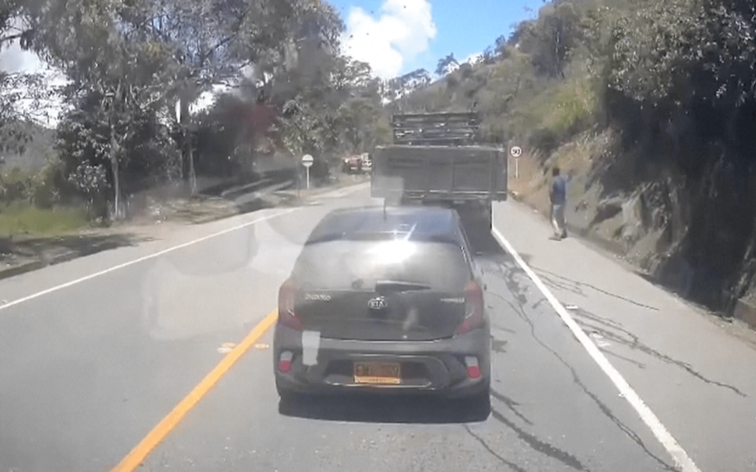 New footage shows moment of deadly bus bombing in Colombia