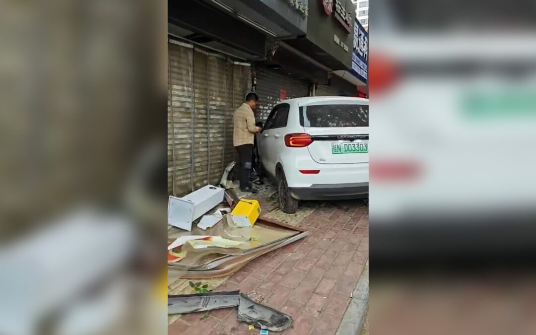 Car ploughs into e-bike riders and pedestrians in China
