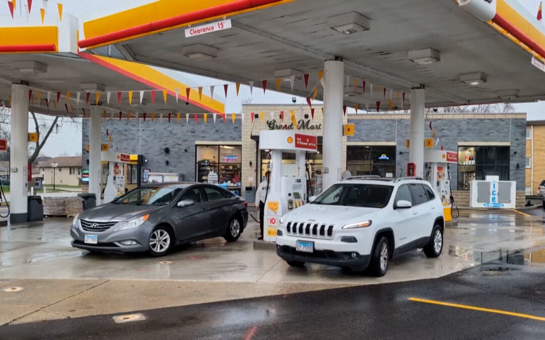 “We blame Trump”: Drivers line up for free gas as prices surge in the US
