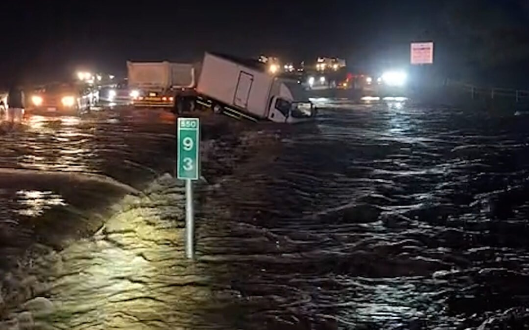 Video: Severe flooding closes schools in Saudi Arabia