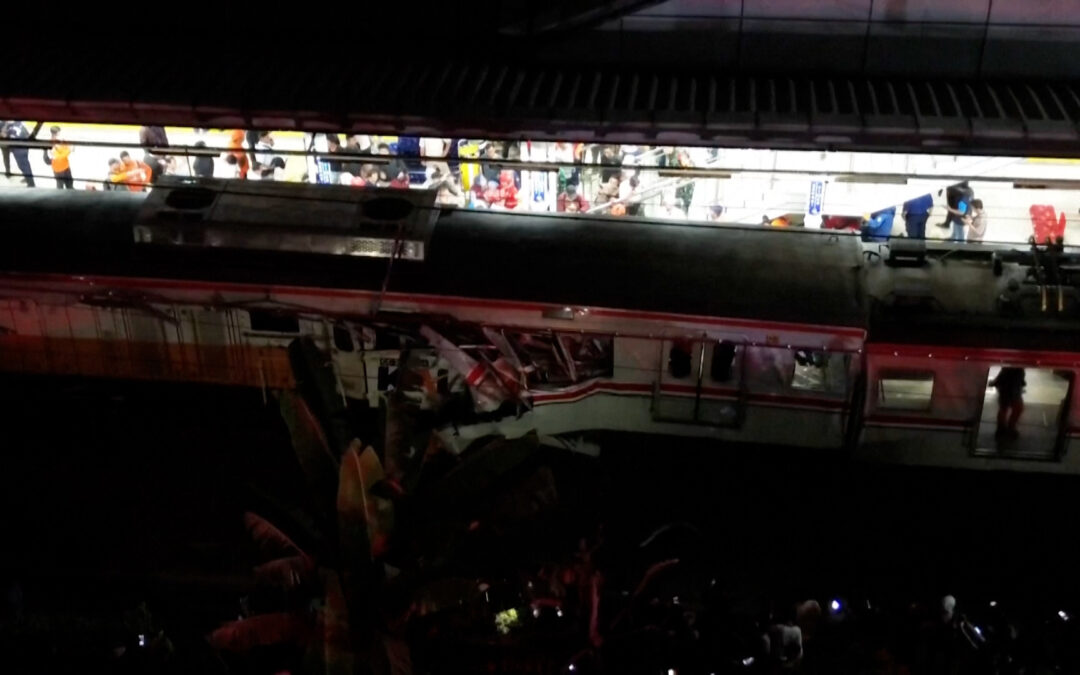 Survivors of deadly Indonesia train crash pulled from wreckage