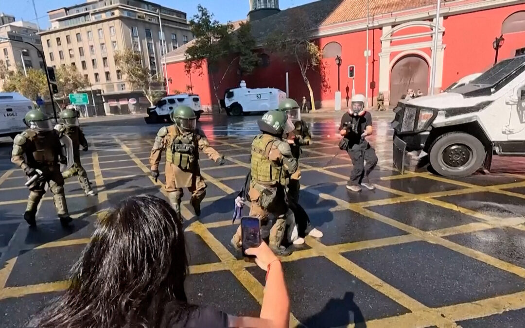 Chile police blast water cannons at student protesters