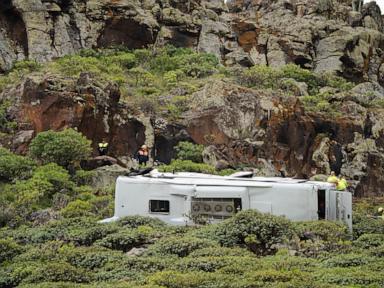 1 killed, 27 injured as tourist bus plunges into a ravine in Spain’s Canary Islands