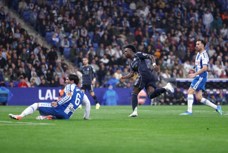 Real Madrid stays alive in La Liga title race with victory at Espanyol