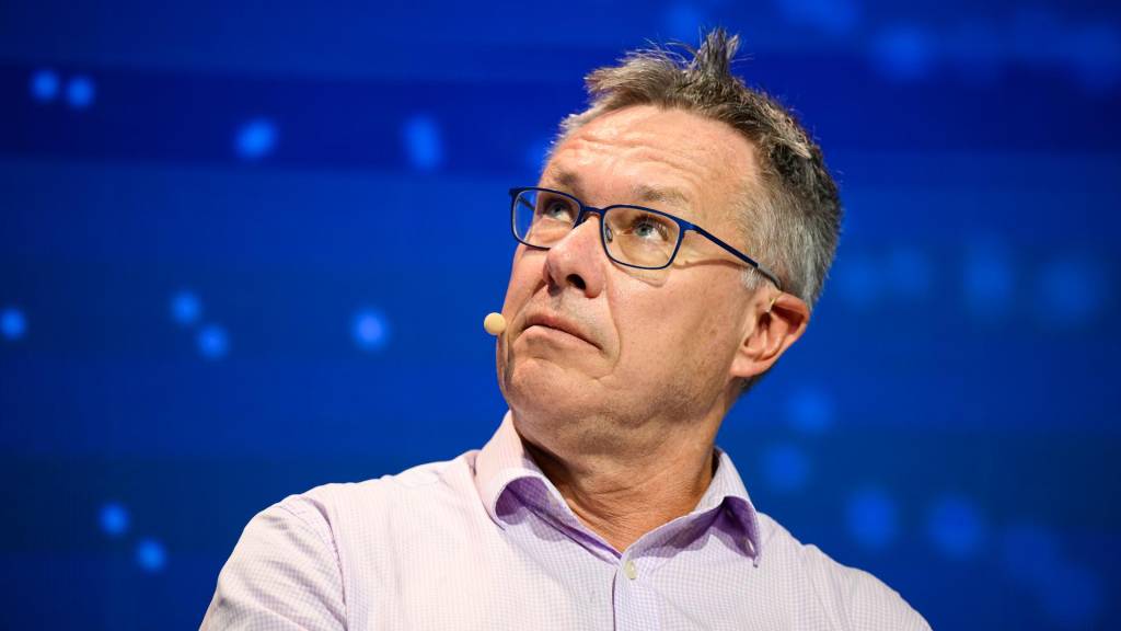 AOFM review pitches new strategy research function