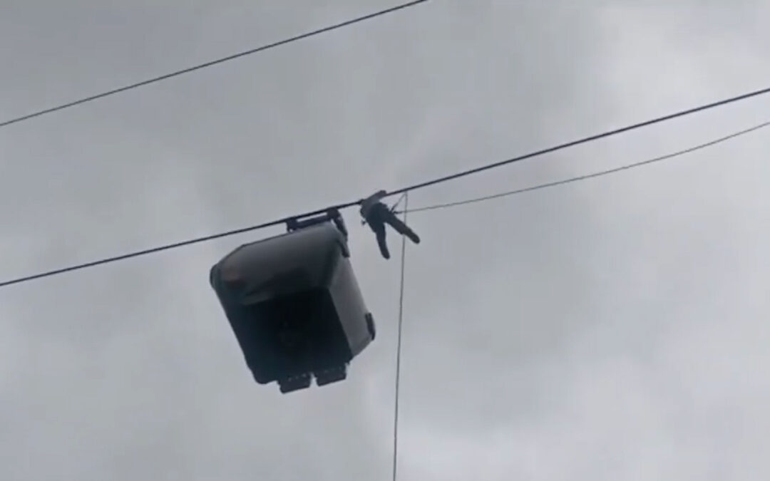Nearly 300 tourists rescued after cable cars halt mid-air