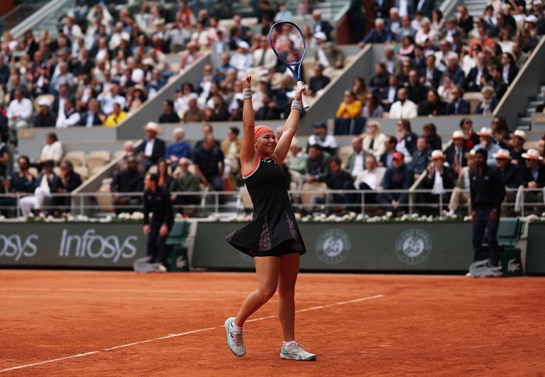 Sabalenka the latest French Open shock exit as Shnaider wins quarterfinal