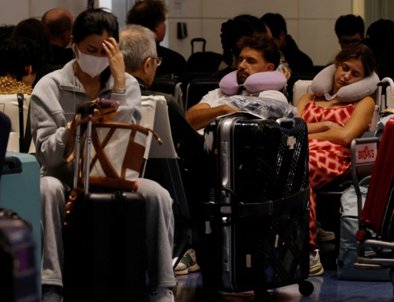 Typhoon Dujuan kills two in Japan, causes travel chaos near Tokyo