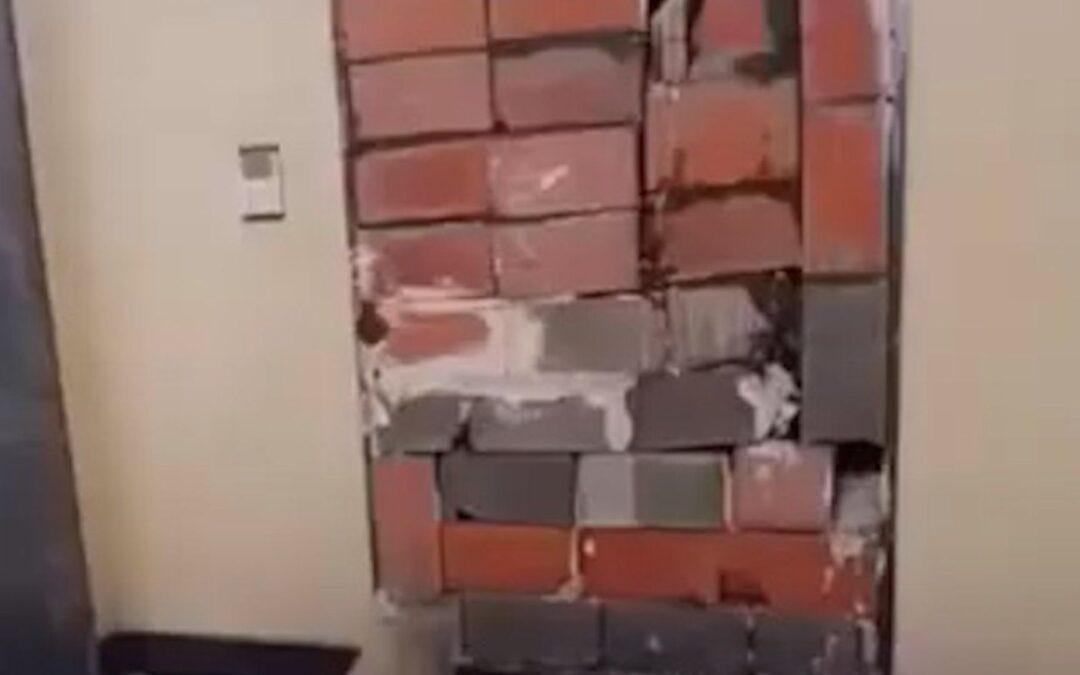Video: Protesters shut down UNHCR headquarters in Tripoli, Libya
