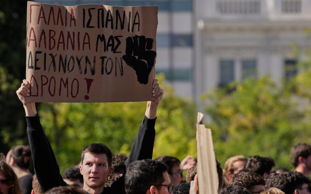 Thousands march for school funding in Greece