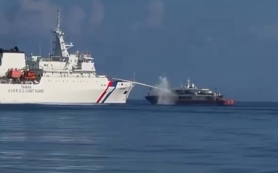 Taiwan Coast Guard confronts Chinese fishing boats in Dongsha waters