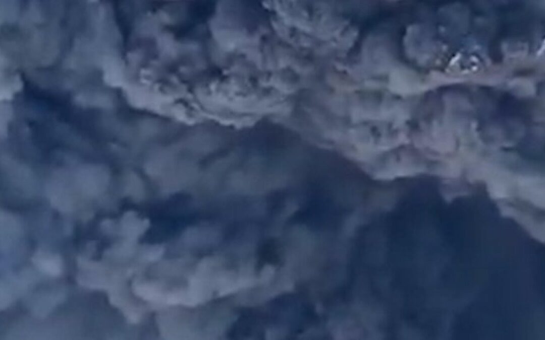 Philippines raises alert as Mayon Volcano erupts